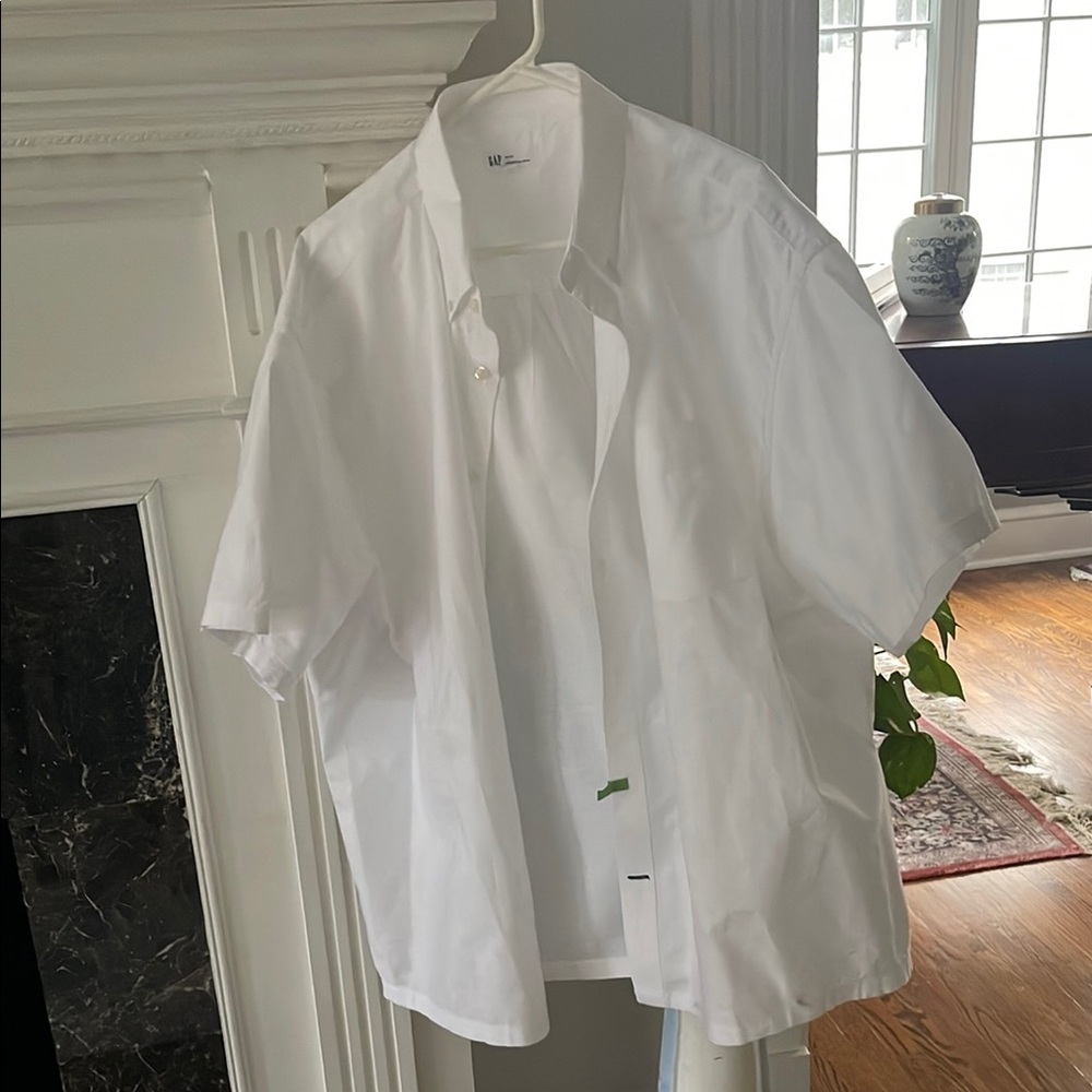 GAP white fitting short sleeve button down shirt